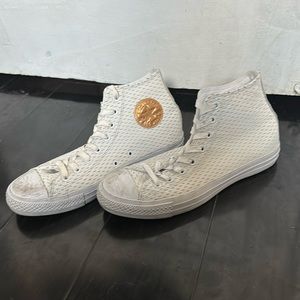 white and gold converse